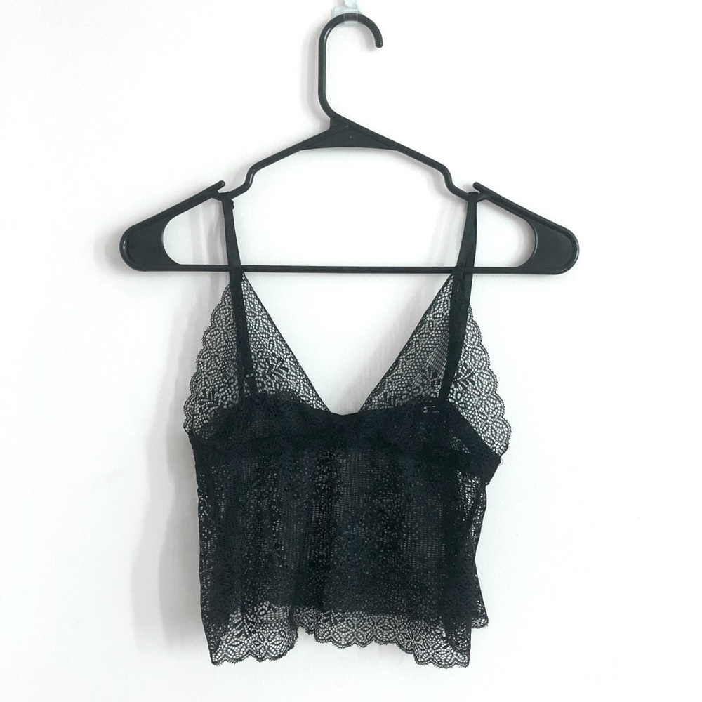 LACE CROP TOP